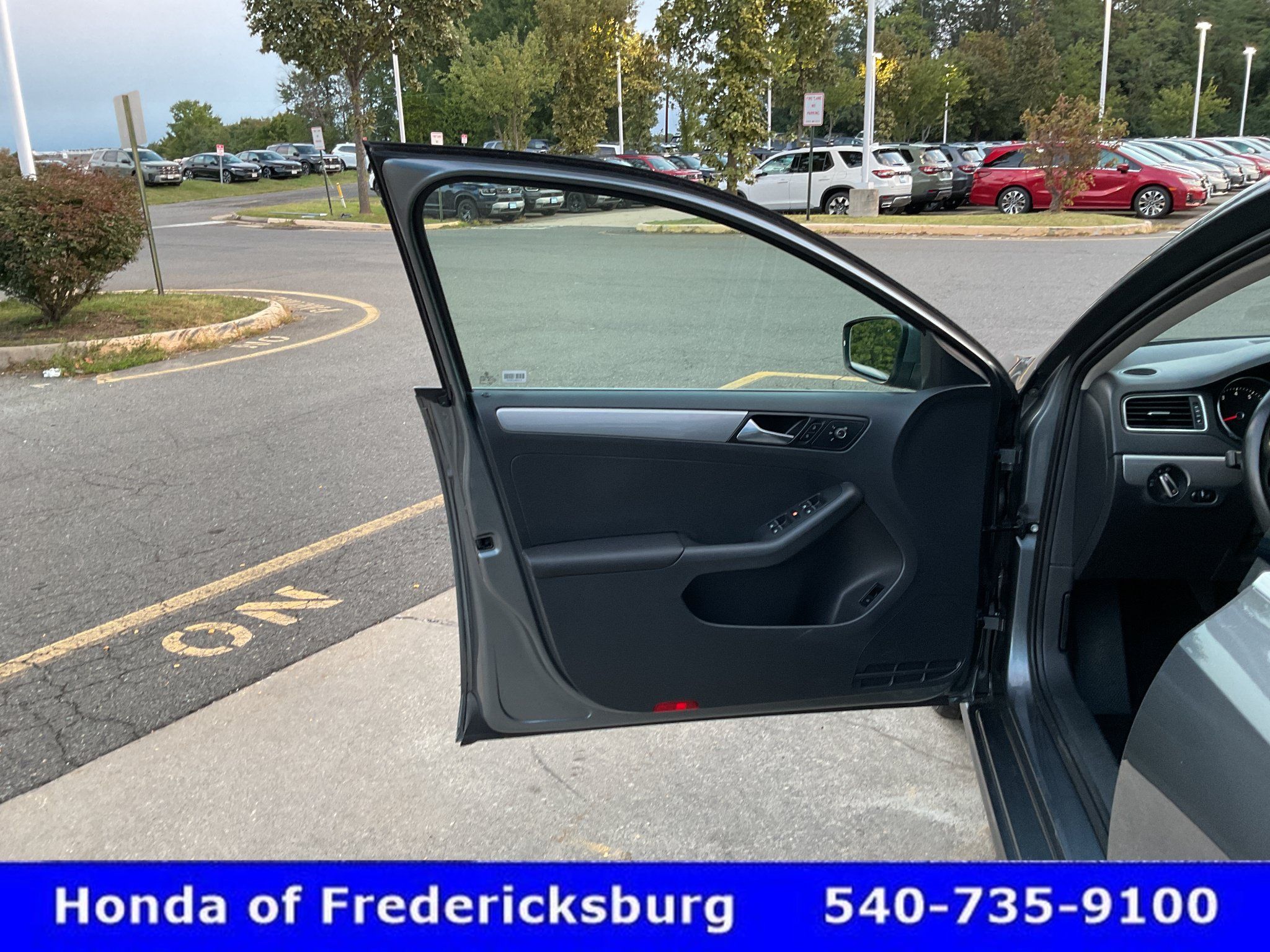 Used 2015 Volkswagen Jetta SE FWD image 16