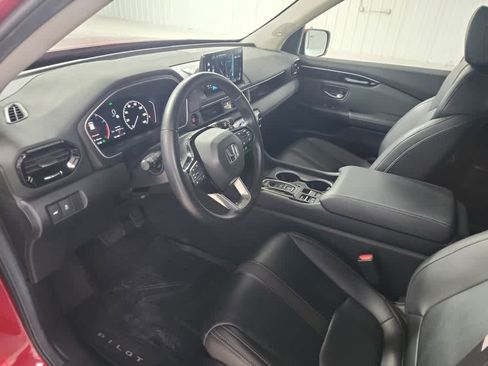 Used 2025 Honda Pilot Touring image 17