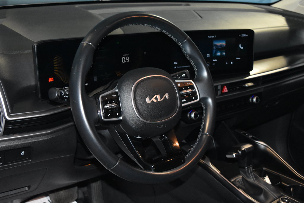 Used 2024 Kia Sorento S AWD/4WD image 2