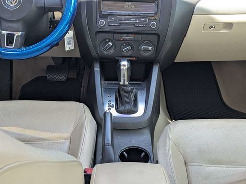 Used 2013 Volkswagen Jetta SE FWD image 19