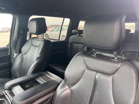 Used 2024 Jeep Wagoneer Series II w/ Flexible Seating Group image 14