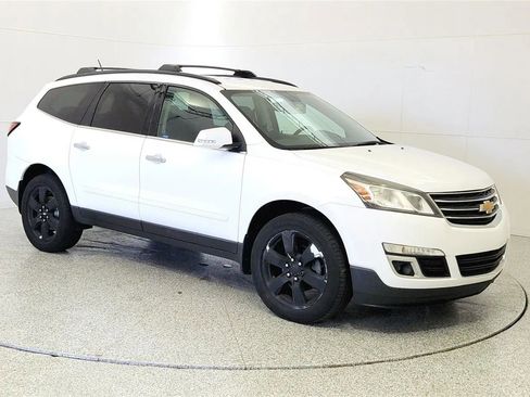 Used 2017 Chevrolet Traverse LT w/ Style and Technology Package FWD image 2