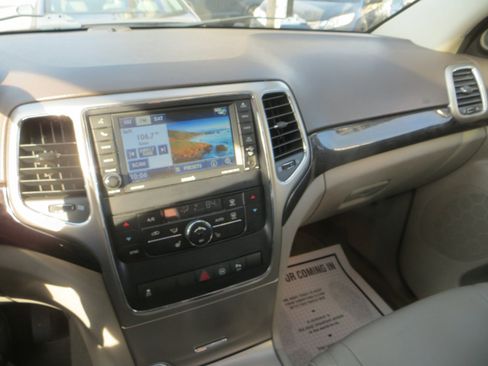 Used 2012 Jeep Grand Cherokee Laredo image 16