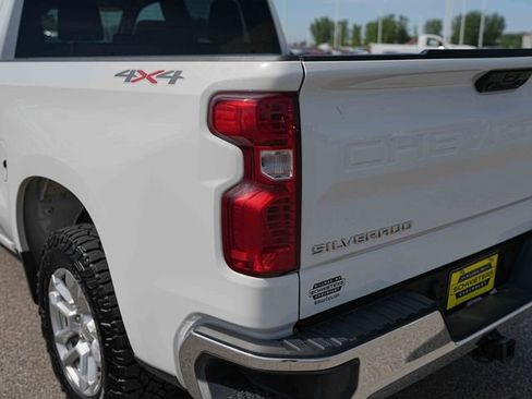 Used 2022 Chevrolet Silverado 1500 LT AWD/4WD image 9