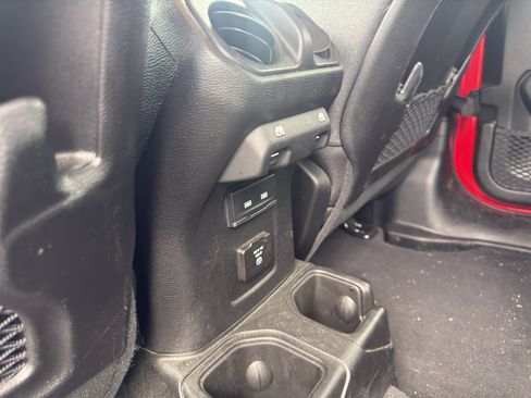 Used 2025 Jeep Wrangler Unlimited Rubicon AWD/4WD image 27
