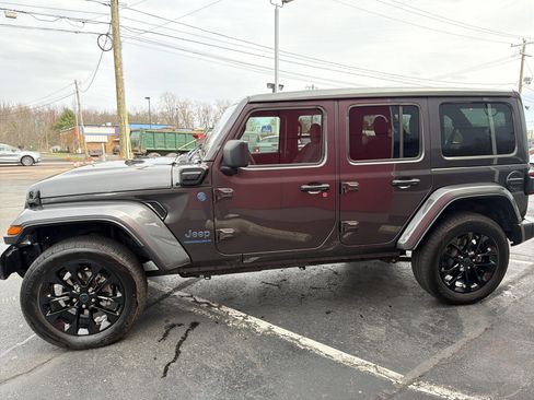 Certified 2025 Jeep Wrangler Sahara w/ Safety Group image 4