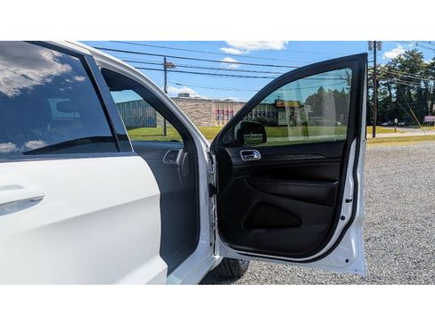 Used 2019 Jeep Grand Cherokee Altitude image 11