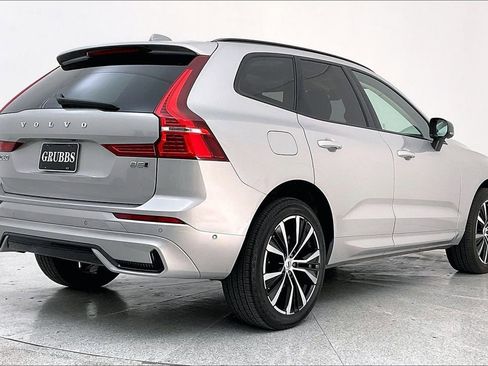 Certified 2025 Volvo XC60 B5 Plus image 2