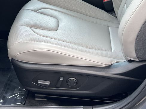 Certified 2025 Hyundai Elantra Limited image 14