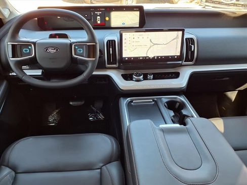 New 2025 Ford Expedition Active image 7