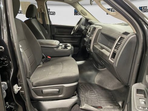 Used 2018 RAM 1500 Express w/ Black Ram 1500 Express Group AWD/4WD image 14