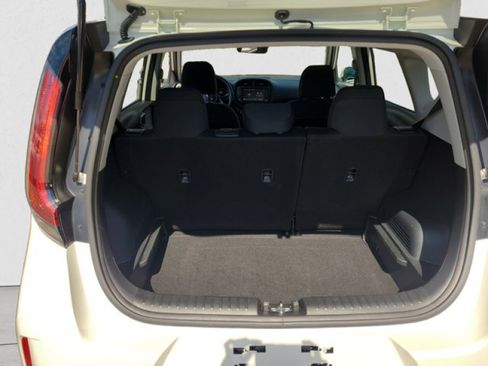 Used 2025 Kia Soul LX image 19