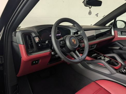 New 2026 Porsche Cayenne Coupe image 4