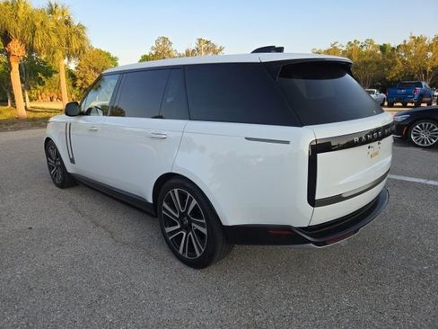 Used 2023 Land Rover Range Rover Long Wheelbase SE image 3