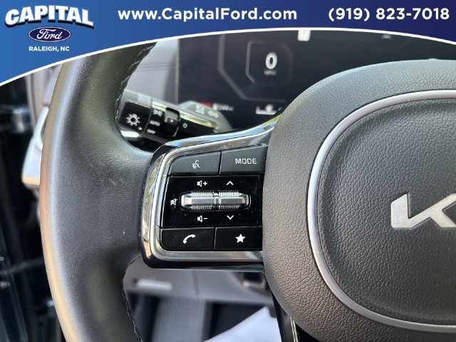 Used 2025 Kia Carnival SX FWD image 23