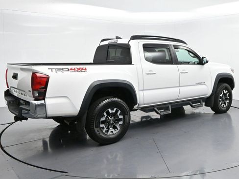 Used 2018 Toyota Tacoma TRD Off-Road AWD/4WD image 7