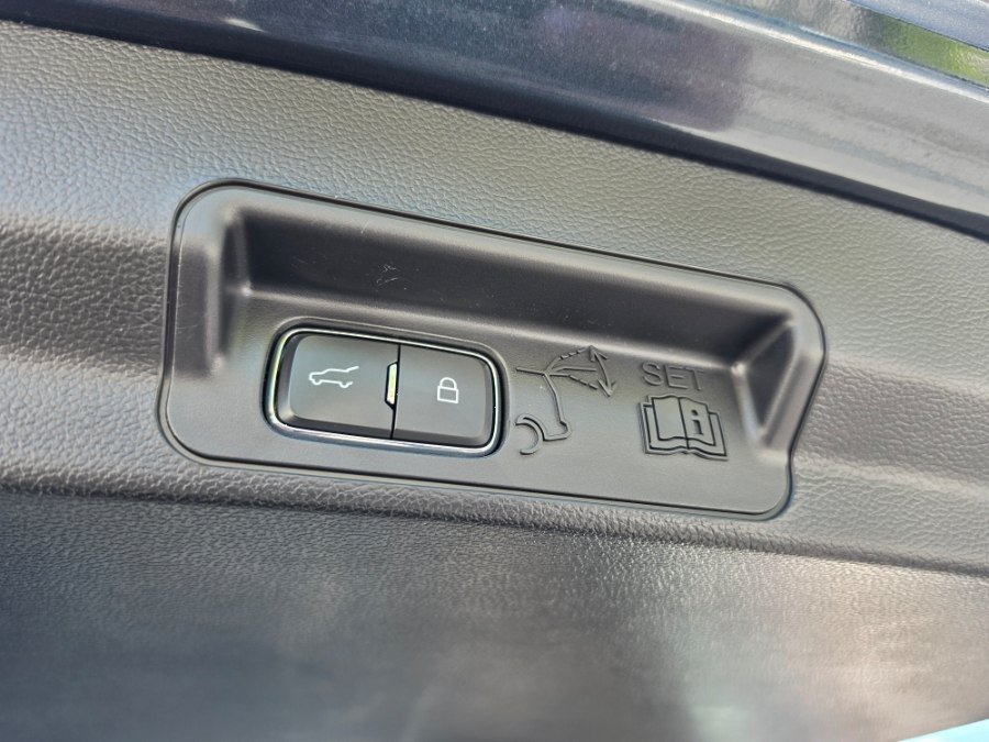 Used 2023 Ford Explorer ST AWD/4WD image 32