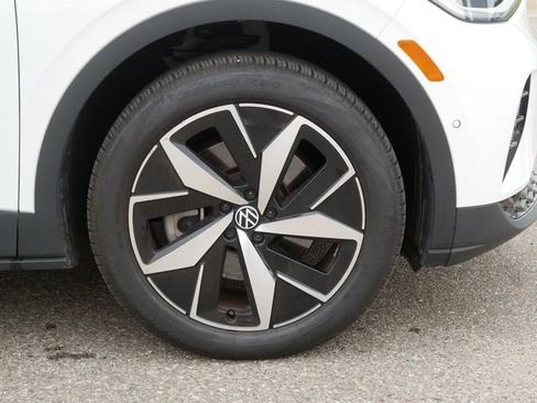Used 2023 Volkswagen ID.4 Pro S AWD/4WD image 9