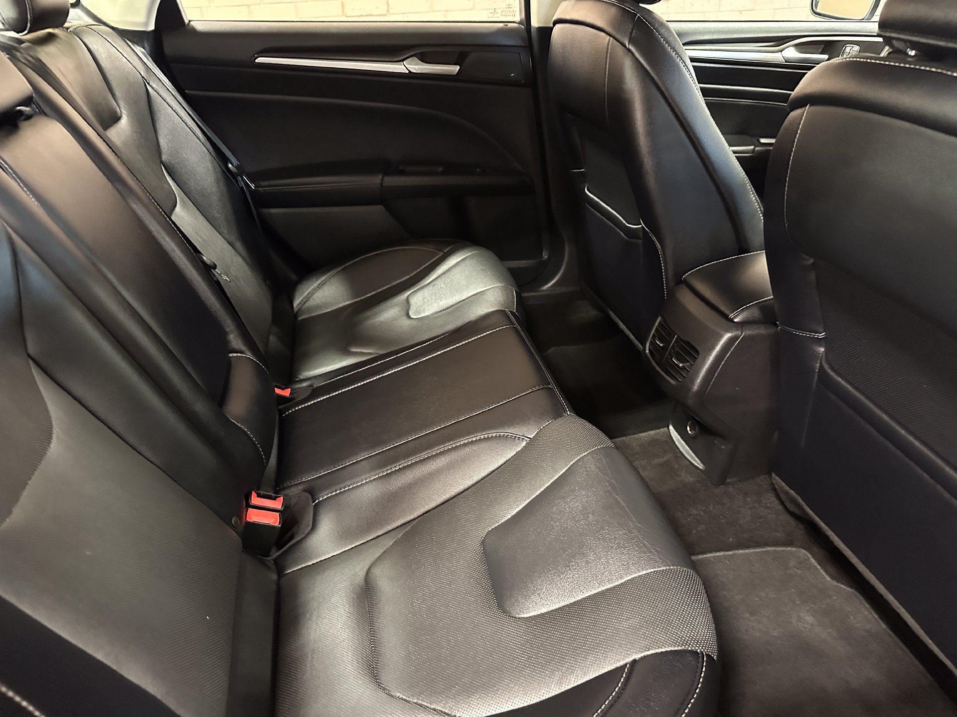 Used 2018 Ford Fusion Titanium AWD/4WD image 19