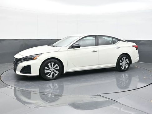 Used 2024 Nissan Altima 2.5 S image 6