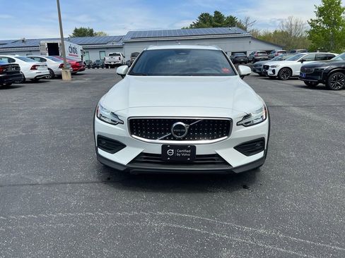 Certified 2025 Volvo V60 B5 Cross Country Plus AWD/4WD image 8