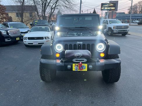 Used 2016 Jeep Wrangler Unlimited Rubicon w/ Connectivity Group image 40