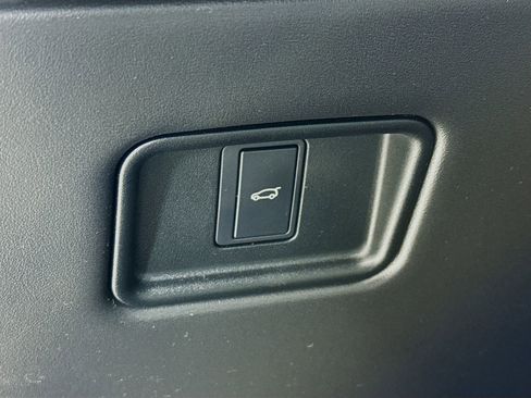 Used 2024 Land Rover Range Rover Sport SE AWD/4WD image 11