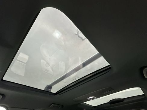 Used 2020 Land Rover Discovery HSE image 26