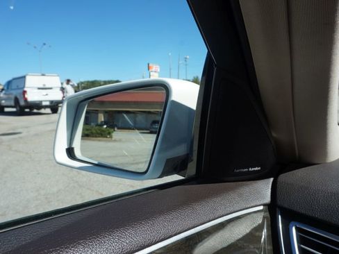 Used 2014 Mercedes-Benz E 550 4MATIC Sedan image 39