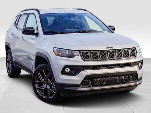 New 2026 Jeep Compass Latitude image 2