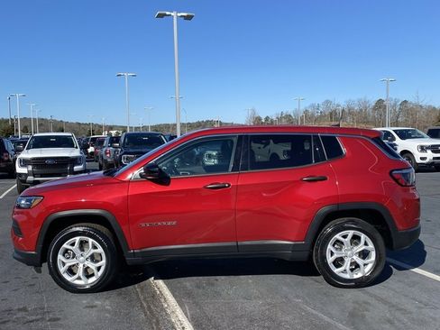 Used 2024 Jeep Compass Sport image 4