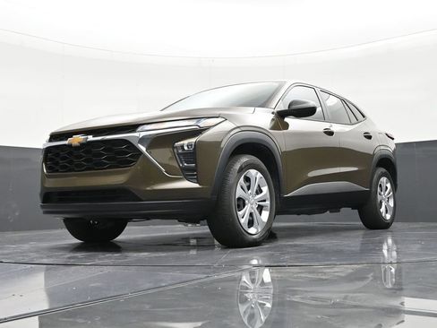 Used 2024 Chevrolet Trax LS FWD image 20