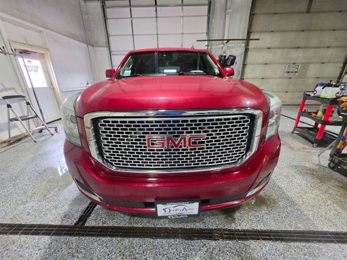Used 2015 GMC Yukon Denali w/ Touring Package AWD/4WD image 4