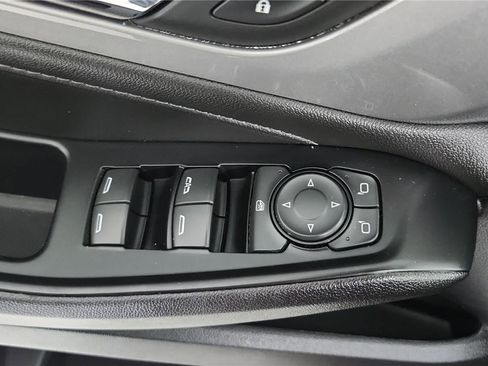 Used 2023 Chevrolet Traverse LT FWD image 10
