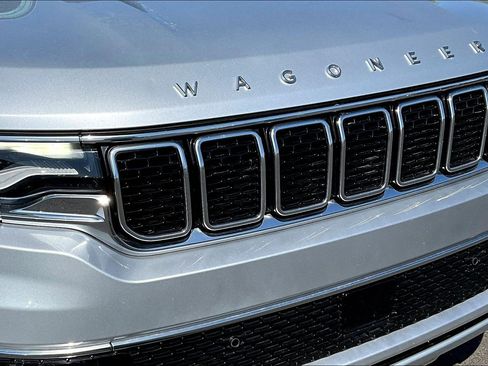 Used 2022 Jeep Wagoneer Series II AWD/4WD image 32