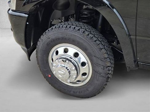 Used 2026 RAM 3500 Longhorn AWD/4WD image 17