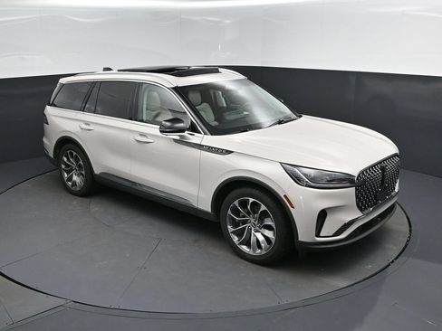 Used 2025 Lincoln Aviator Reserve w/ Luxury Package RWD image 36