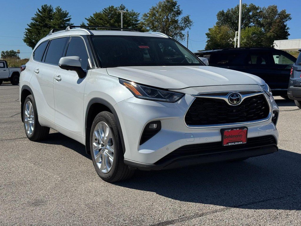 Used 2023 Toyota Highlander Limited AWD/4WD image 2