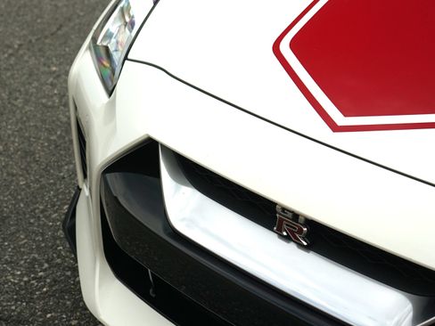 Used 2020 Nissan GT-R Premium AWD/4WD image 9
