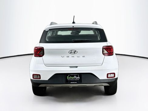 Used 2025 Hyundai Venue SEL FWD image 7