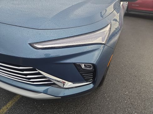 Used 2024 Buick Envista Preferred w/ Advanced Safety Package image 10