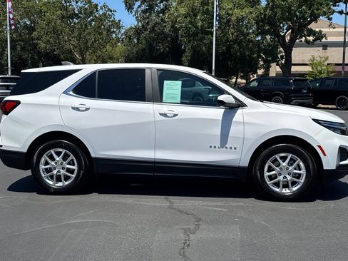 Used 2022 Chevrolet Equinox LT FWD image 2