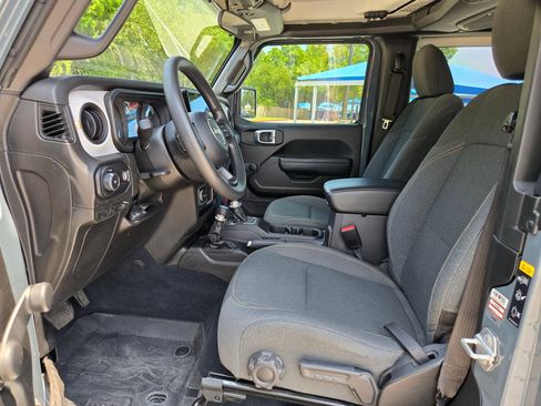 Used 2024 Jeep Wrangler Sport AWD/4WD image 9