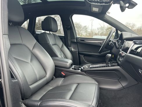 Used 2022 Porsche Macan image 25