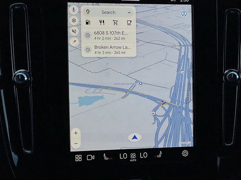 Used 2024 Volvo XC40 B5 Core image 28