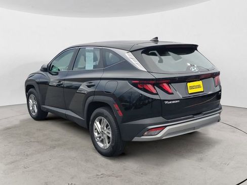 Certified 2025 Hyundai Tucson SE image 3
