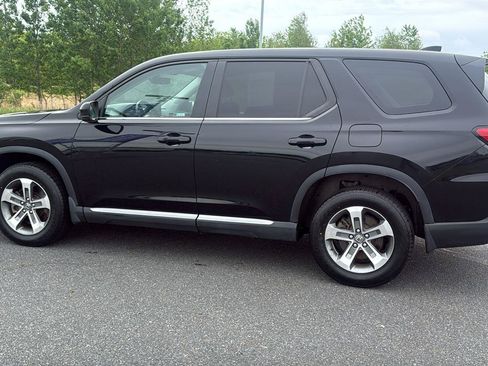 Used 2025 Honda Pilot EX-L image 10