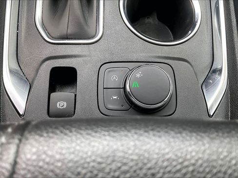 Used 2023 Chevrolet Traverse LT FWD image 35