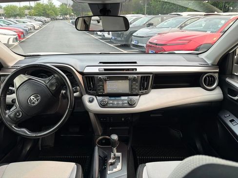 Used 2018 Toyota RAV4 XLE AWD/4WD image 15