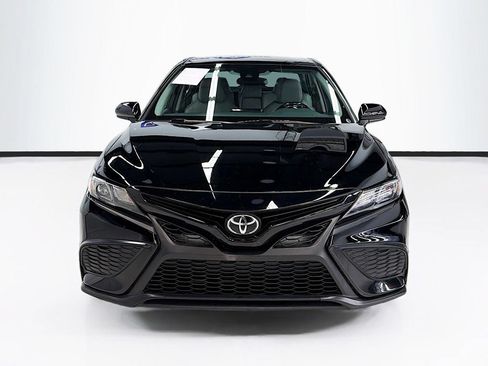 Used 2021 Toyota Camry SE FWD image 3